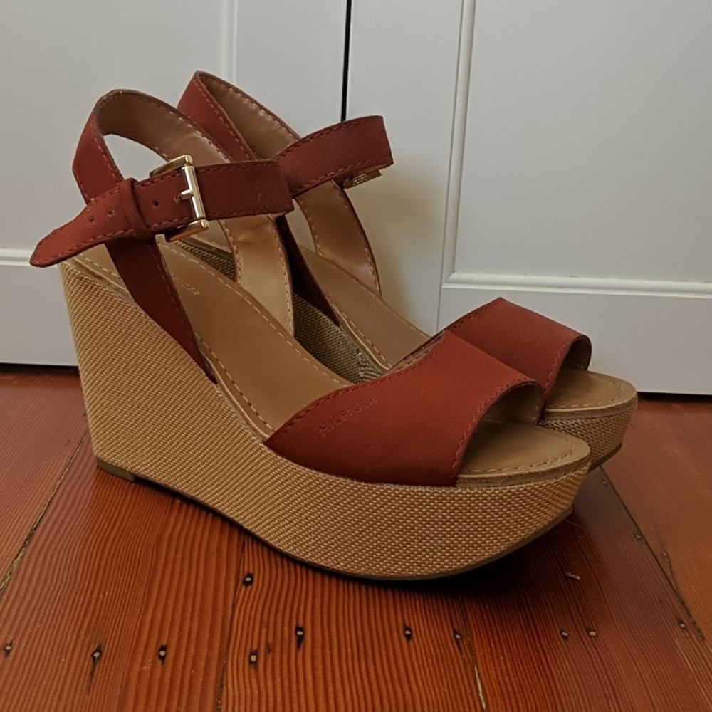 Tommy Hilfiger size 8 platform wedges